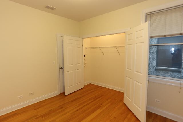 Building Photo - 1724 W Belmont Ave