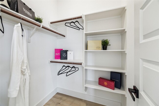 Building Photo - 415 Clearwater St