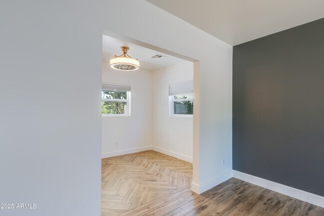Building Photo - 4427 E Turney Ave