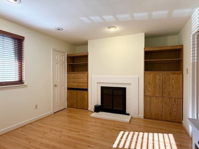 Building Photo - 71 Oak Knoll Dr