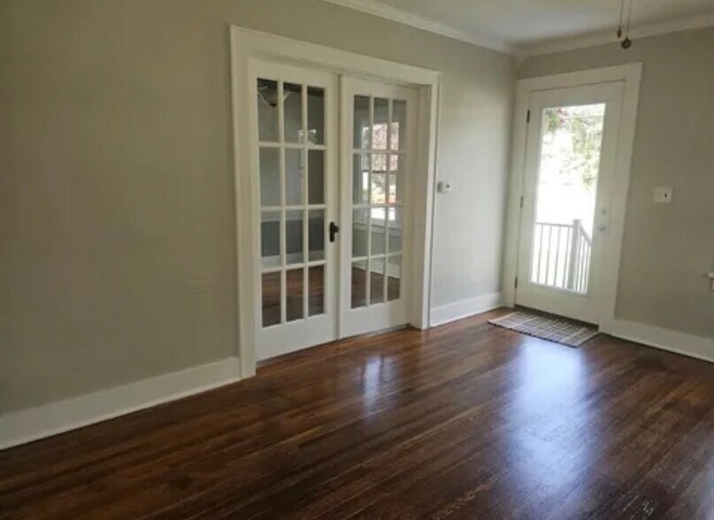 Building Photo - 719 S Market St