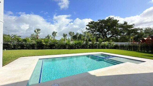 Building Photo - 19708 NE 14th Ave