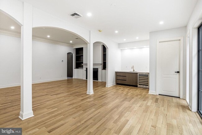 Building Photo - 321 S 3rd St