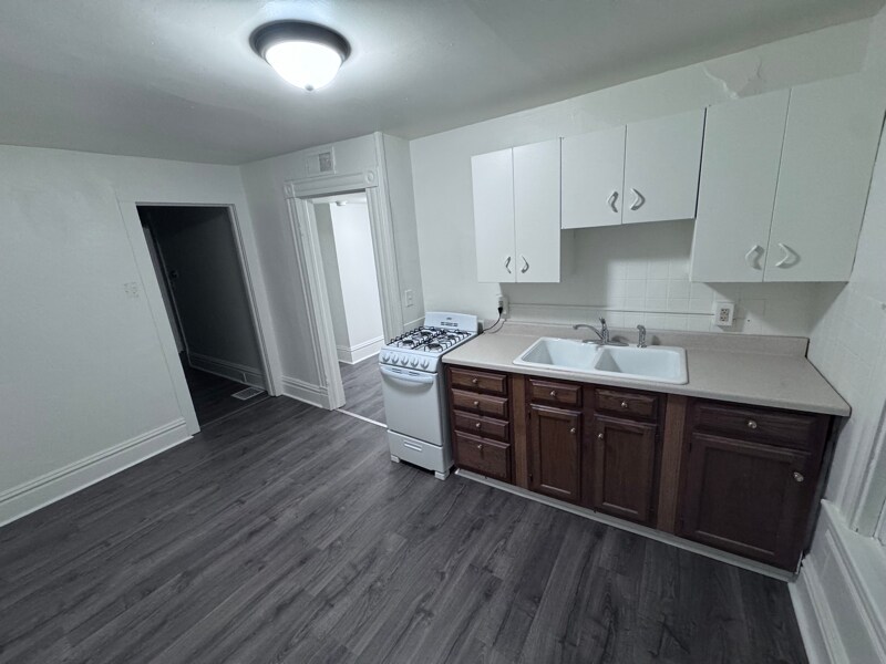 Building Photo - 650 W 3rd St