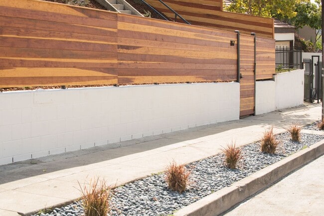 Building Photo - This beautifully updated 1 bed / 1 bath apartment in Echo Park is now available!