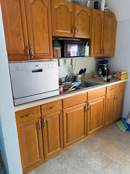 Kitchen - 40 Ryan St