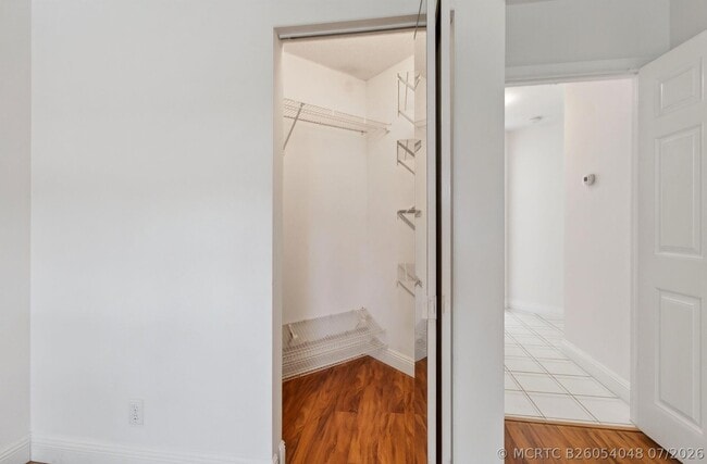 Building Photo - 5225 Brookview Dr