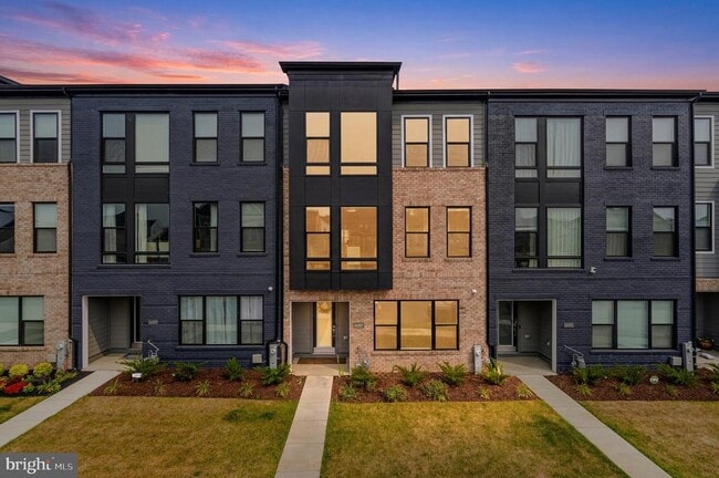 Building Photo - 16007 Hyde Pk Pl