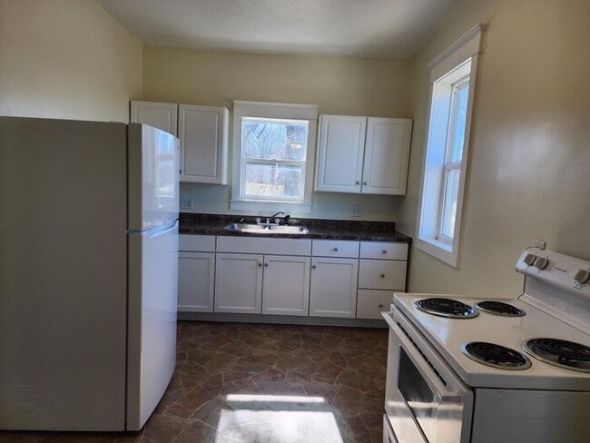 Building Photo - 2 Bedroom Home in the Country