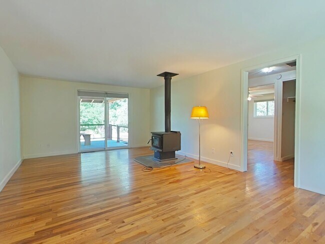 Building Photo - 2 Bedroom House ~ Albany ~ Pet Friendly