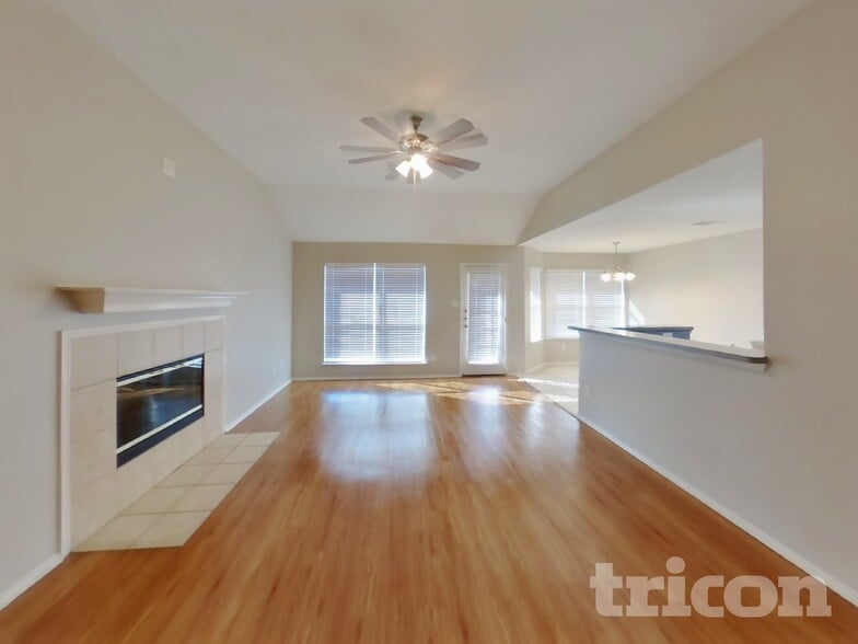 Building Photo - 917 Red Oak Trails