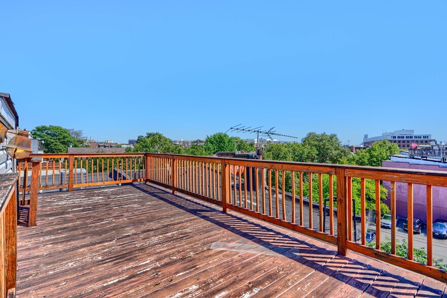 Building Photo - 706 S Bond St