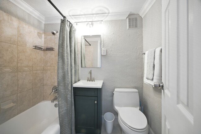 Building Photo - 311 W Ashley St