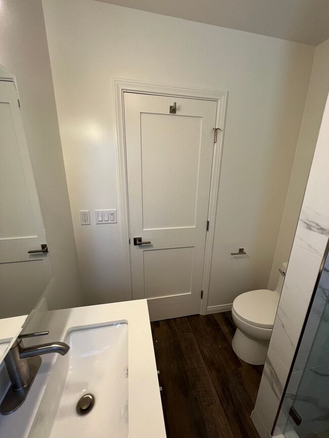 Building Photo - Midtown Gorgeous Updated Apartment! 2/2 downstairs!