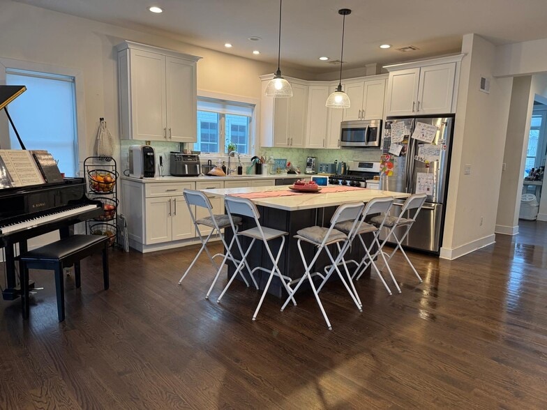 Building Photo - 94 Park Ave