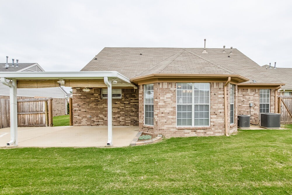 Building Photo - 5733 Fawn Dr