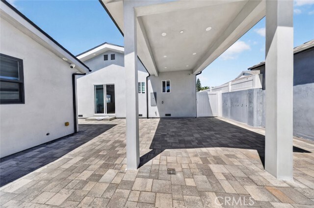 Building Photo - 8018 Shadyglade Ave