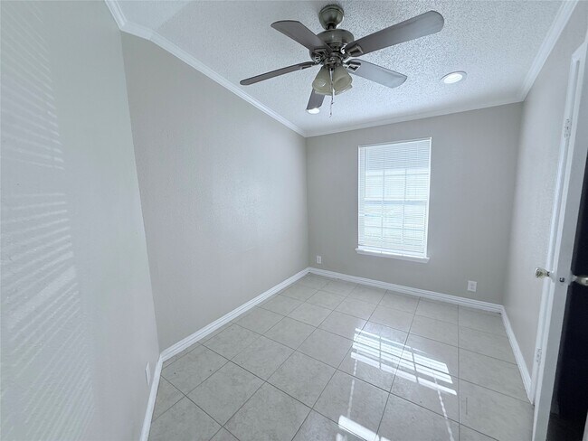 Building Photo - 9027 Puritan Way