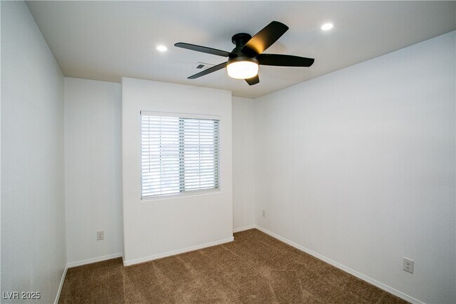 Building Photo - 7927 Bartlett Peak St