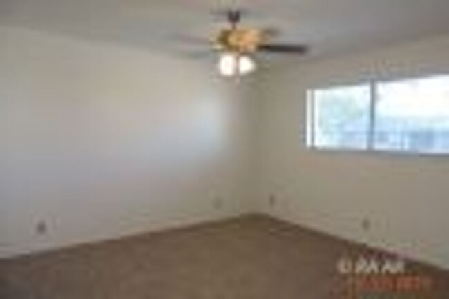 Building Photo - Charming Green Acres Condo – $1,350/mo | 2...