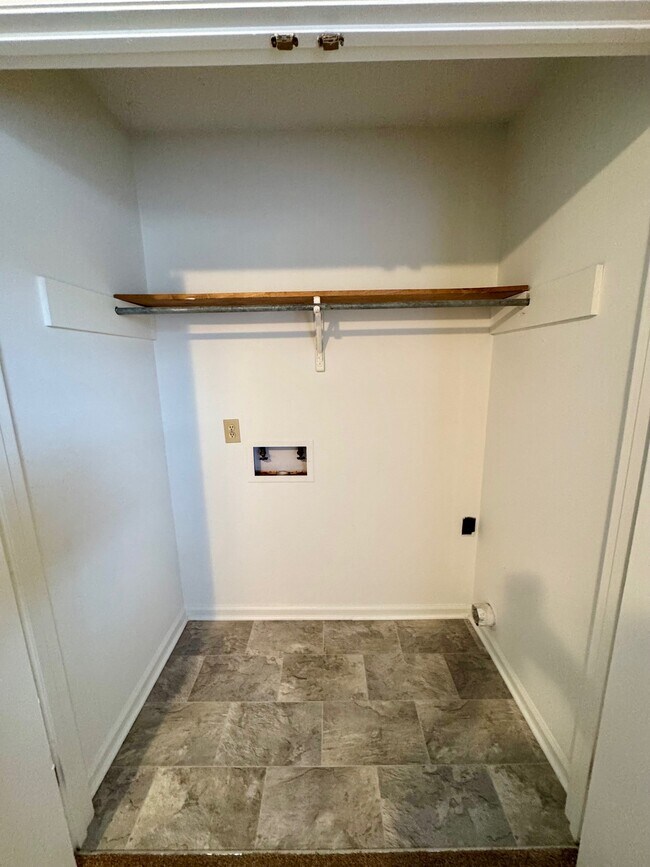 Building Photo - 712 Patton Cir