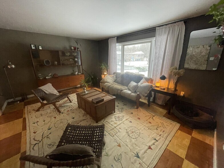 Building Photo - 16 Bonticou View Dr