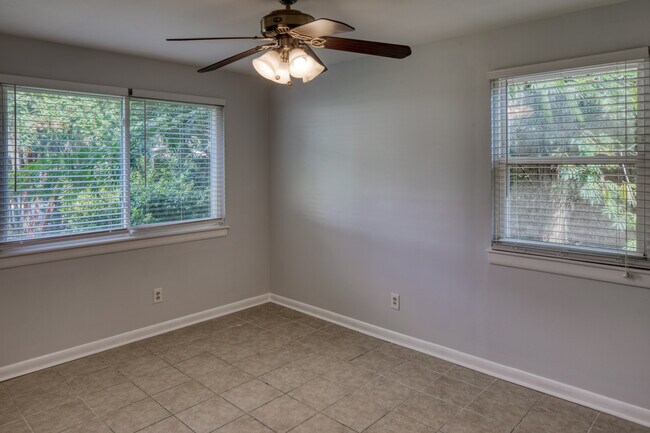 Building Photo - 28 Silverstone Cir