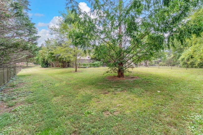 Building Photo - 2016 Rivergate Dr