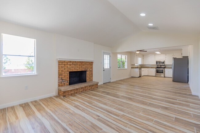 Building Photo - 601 Sunnyside Ave