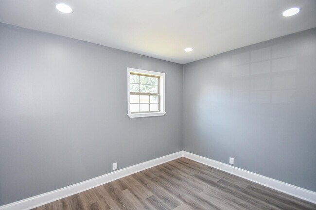 Building Photo - 1512 Waverly Way