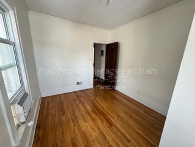 Building Photo - 9176 Chamberlain St