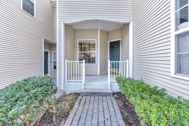 Building Photo - 105 Wallace Ct