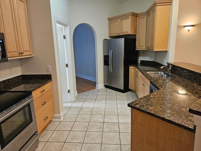 Building Photo - Beautiful 3 Bedroom 2 bath Home in Hampste...