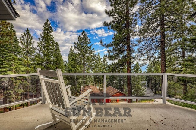 Building Photo - Beautiful Home w Peek Lakeview!