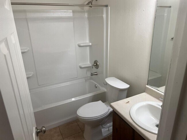 Building Photo - 1911 Gracy Farms Ln