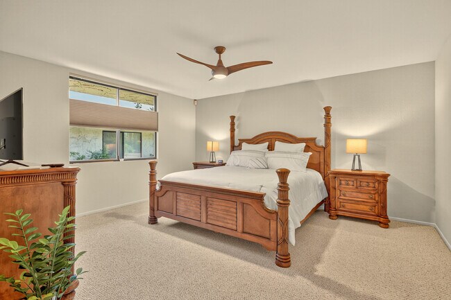 Building Photo - 1570 S La Verne Way