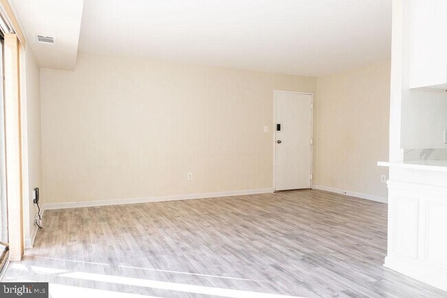 Building Photo - 7618 Savannah St