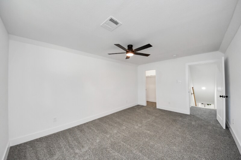 Building Photo - 702 Cedar Ln
