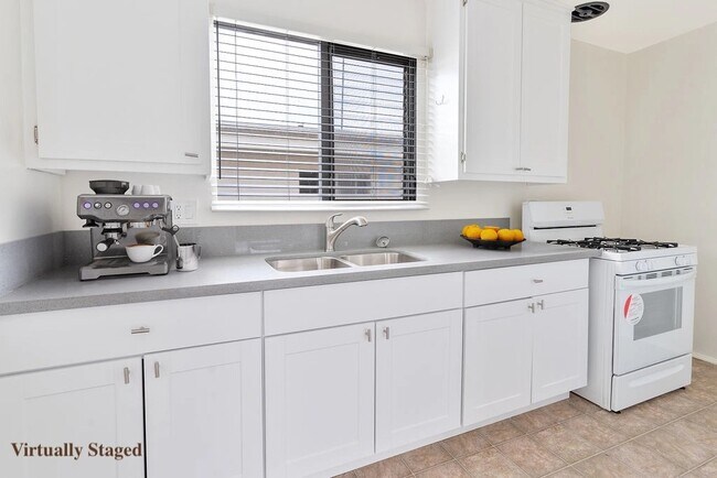 Interior Photo - 10026 Palms Blvd.,