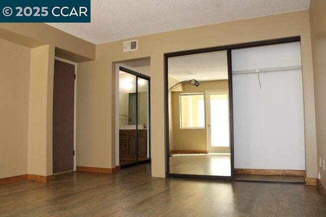 Building Photo - 1000 Evergreen Ter