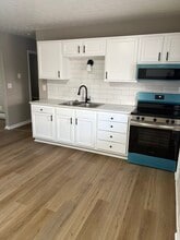 Building Photo - Green Acres - 4943-4959