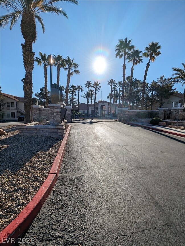 Building Photo - 1830 N Buffalo Dr