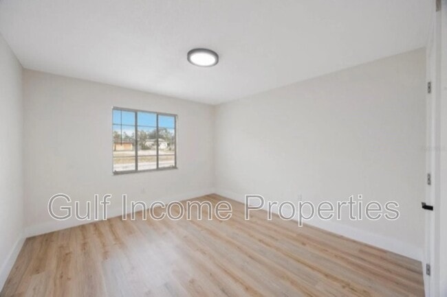 Building Photo - 1934 18th Ave S