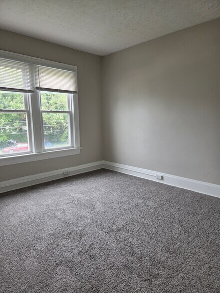 Building Photo - 800 E Whittier St