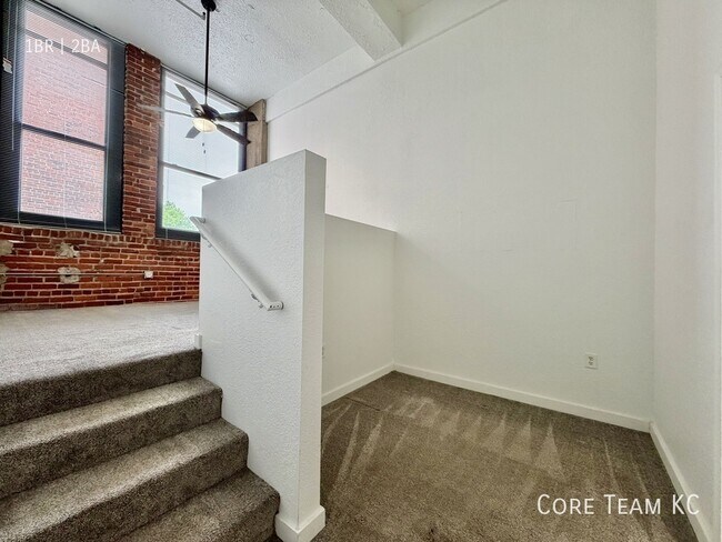 Building Photo - 934 Broadway Blvd