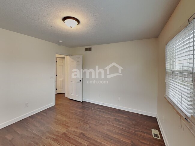 Building Photo - 1130 Mastell Dr