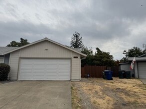 Building Photo - Duplex for Rent in Sacramento, CA