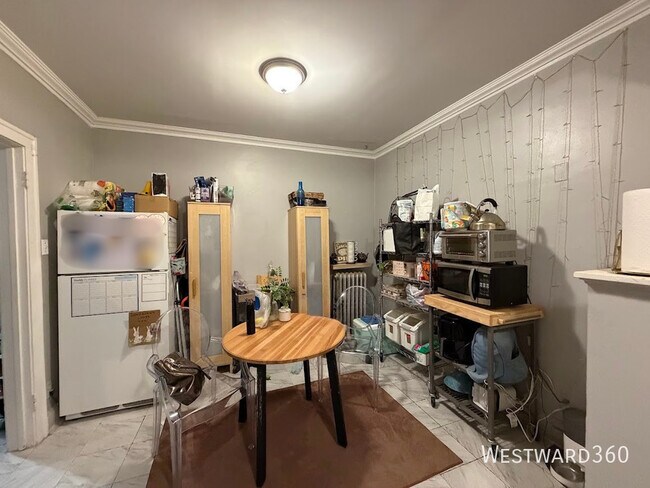 Building Photo - 6051 N Hermitage Ave