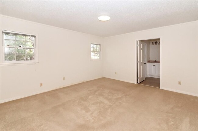 Building Photo - 1005 Westbury Dr