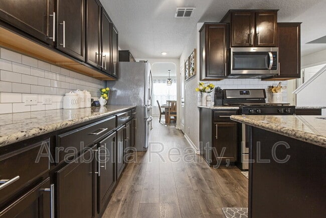 Building Photo - 955 Brown Thrasher